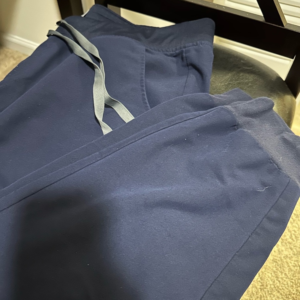 Figs Women’s Navy Jogger Scrubs - Picture 2 of 4